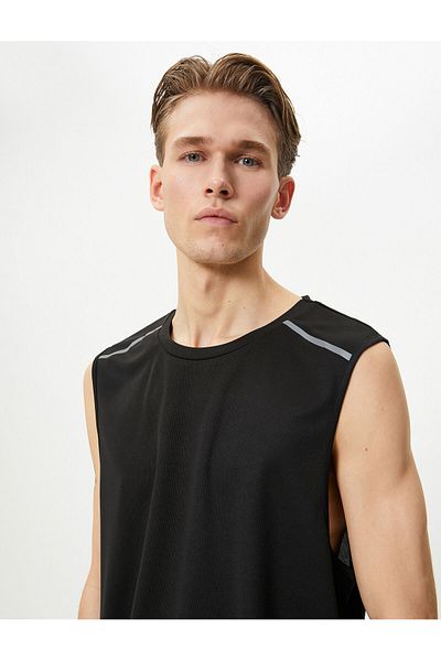 Koton Sport-Tanktop mit ärmellosem Streifenmuster und Rundhalsausschnitt