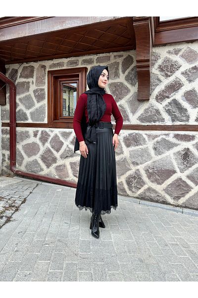sümeyra Σετ πουλόβερ με δερμάτινη φούστα με πλισέ λεπτομέρεια