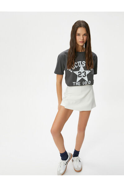 Koton Βαμβακερό κοντομάνικο κολεγιακό μπλουζάκι - εμπριμέ λαιμόκοψη