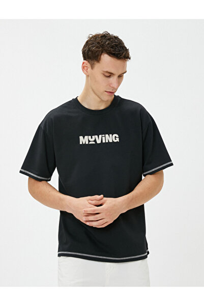 Koton Υπερμεγέθη μπλουζάκι με σλόγκαν με στάμπες ραφές Λεπτομέρεια με λαιμόκο...