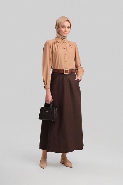 Armine Bitter Brown Linen Skirt - Pocket Detail, Model 24Y1634
