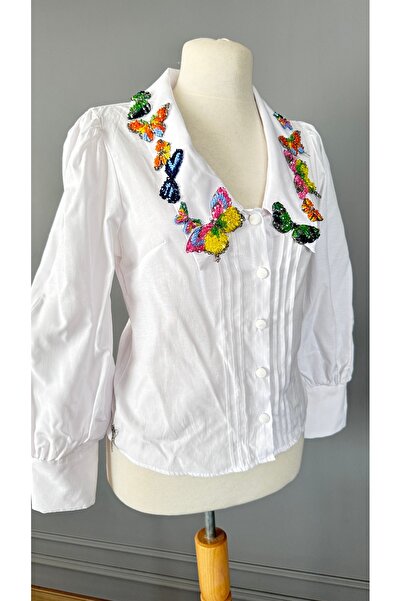 Kübra Tekin Taş ve Boncuk İşlemeli Beyaz Gömlek