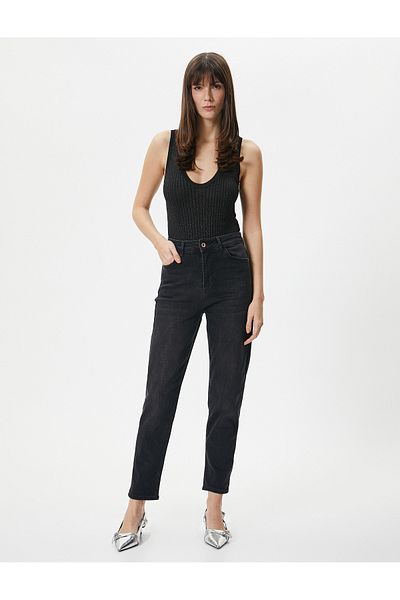 Koton Mom-Jeans mit hoher Taille und flexiblen Taschen, Slim-Fit-Baumwolle – Slim Mom-Jeans