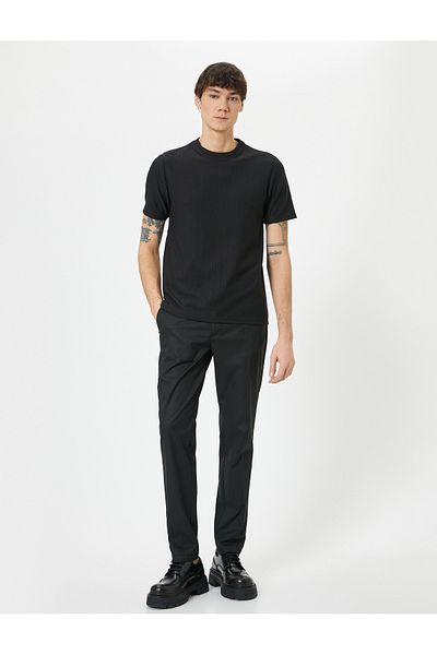 Koton T-shirt με λαιμόκοψη με κοντό μανίκι ανάγλυφη
