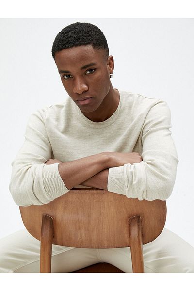 Koton Basic-Strickpullover mit Rundhalsausschnitt, schmaler Passform und langen Ärmeln