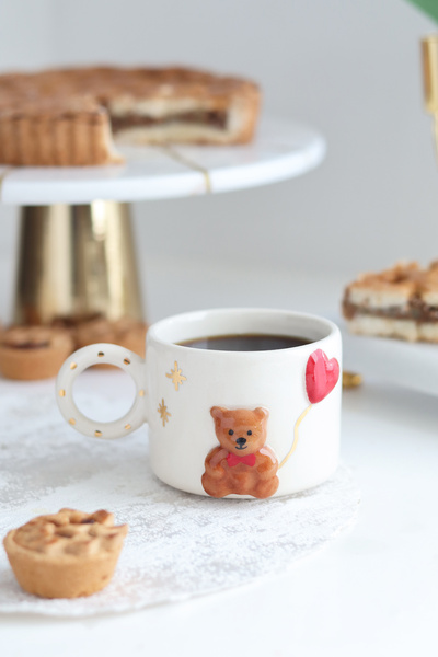 Perla Art El Yapımı Kalpli Ayıcık Figürlü 24K Altın Dekorlu Seramik Mug 200ml