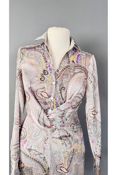 Kübra Tekin Taş ve Boncuk İşlemeli Şal Desen Gömlek Elbise