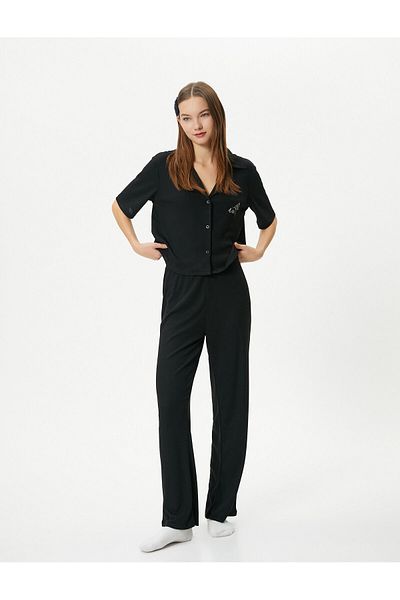 Koton Kurzarm-Pyjama-Set, bestickter Hemdkragen aus Viskosemischung
