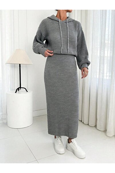 Genel Markalar Kapüşonlu Belden Lastik Detaylı Uzun Triko Elbise
