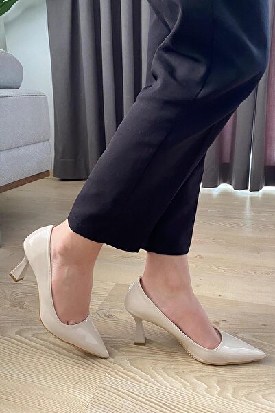 Preshley Women's Samba Cream Patent Leather Stiletto