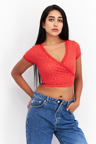 Don't Call Me Jennyfer Women V Neck Short Sleeve Floral Print Crop Top, Dark Red