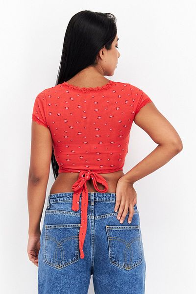 Don't Call Me Jennyfer Women V Neck Short Sleeve Floral Print Crop Top, Dark Red