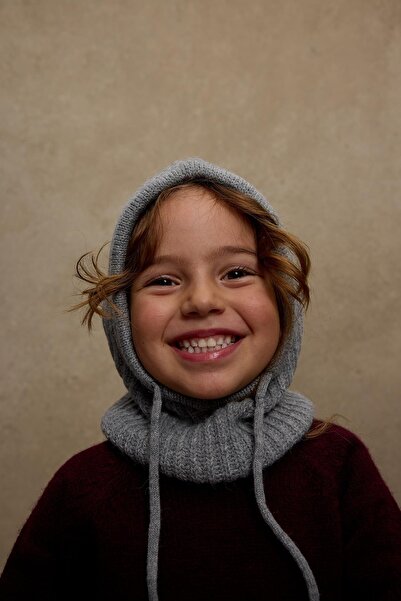 Fahhar Kids Дитяча шапка з сірим шнурком