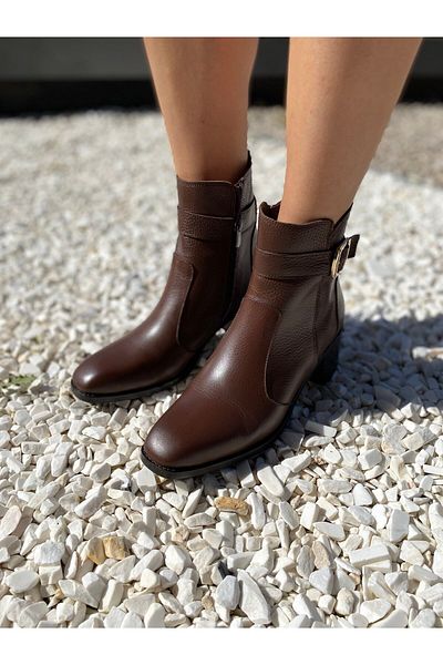 LA PASSION Brown Zippered Buckle Heeled Leather Boots