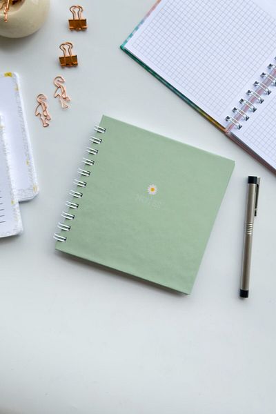 Martius Art 15X15 cm Square Hard Cover Spiral Checkered Notepad / School Notebook Green Daisy Pattern