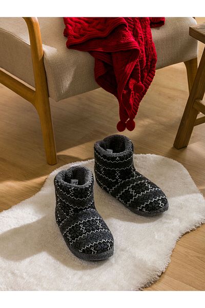 LC Waikiki Lw - Ανδρικές μπότες για το σπίτι με λεπτομέρεια κεντήματος