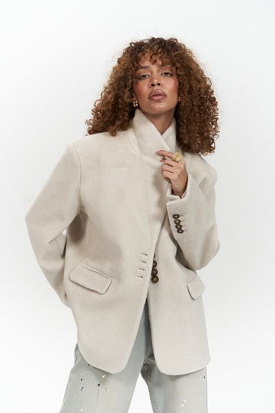 MAİ COLLECTİON Proenza Beige Blazerjacke – dicker Kaschmir, kurzer Mantel, Allbucks Mai Modell Abmaı0005