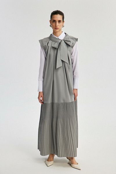 Touché Privé Tie-Up Collar Pleated Dress