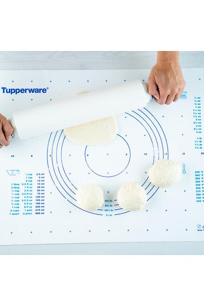 Tupperware Plum Dough Rolling Mat
