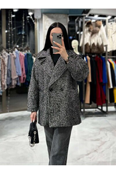 missswans Clori Fish Back Patterned Pocket Detailed Buttoned Short Stamp Coat-Black and White