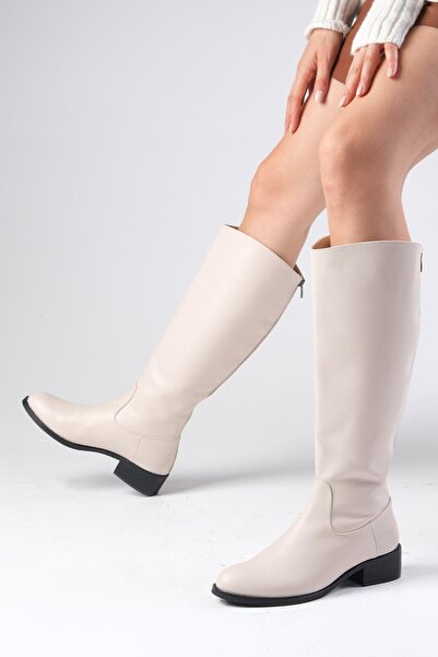 Mio Gusto Vivien bézs színű női csizma hátsó cipzárral, vékony műszőrme béléssel