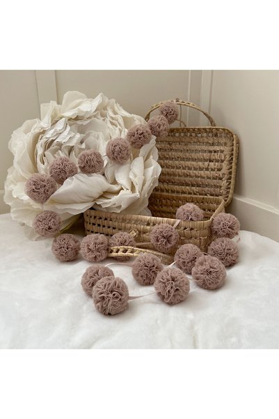 PAMUKA Tulle Mini Pompom Banner Mink