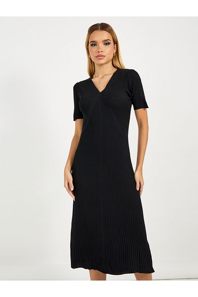 Styli Solid V Neck Knitted Midi Dress