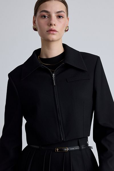 Manuka Schwarze, klassisch geschnittene Crop-Blazer-Jacke