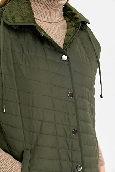 Desen Triko Хакі капітоне жилет - жіночий, з капюшоном і бічними кишенями