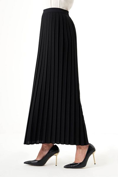 Mizalle Crepe Pleated Black Skirt