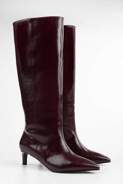 Shoeberry Blaze Burgunderfarbene Damenstiefel mit kurzem, spitzem Absatz