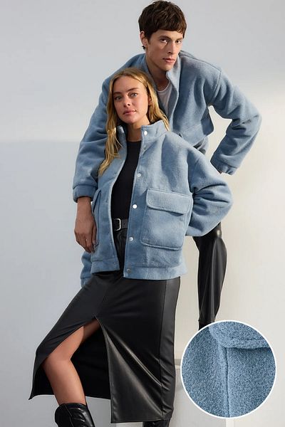 Trendyol Collection Limitovaná edice - Modrý měkký zimní kabát Regular Fit Tmnaw25mo00034 s stojáčkem a detailem kapsy
