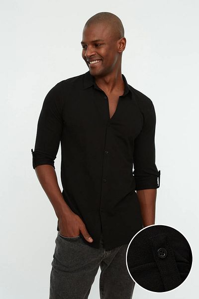 Trendyol Collection Schwarzes, gestricktes Slim Fit-Hemd mit Hemdkragen und Piqué-Schulterklappen - TMNSS22GO0051