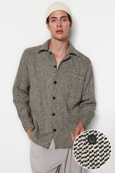 Trendyol Collection Schwarze Unisex-Winter-Hemdjacke mit diagonalem Muster und normaler Passform, TMNAW24GO00070