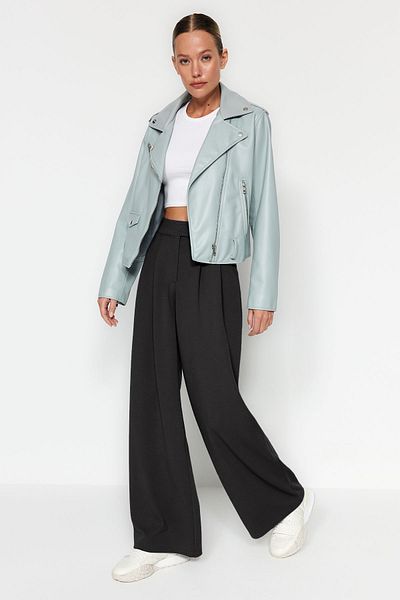 Trendyol Collection Anthrazitfarbene, plissierte Hose mit weitem Bein und hohem Bund – Klettverschluss TWOAW24PL00177