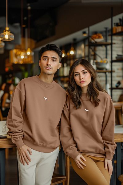 Trendyol Collection Übergroßes Sweatshirt mit Rundhalsausschnitt, Fleece-Dinosaurier-Stickerei – TMNAW24SW00064