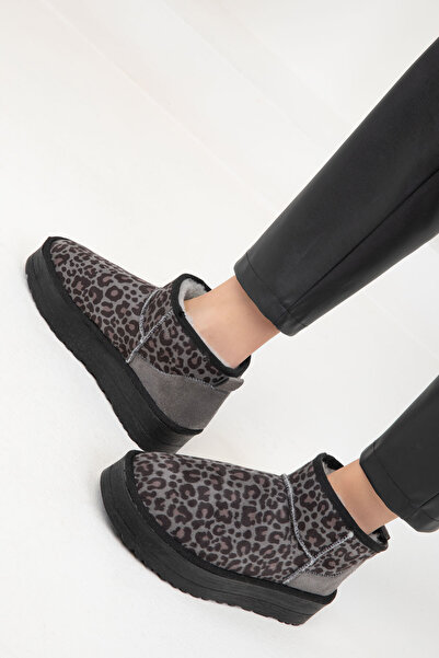 SOHO Model 20026 Šedé dámské boty s leopardím vzorem