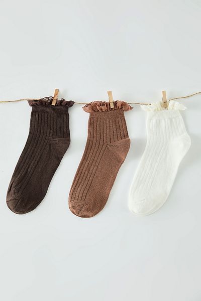Trendyol Collection Braun-Mehrfarbige 3er-Pack Baumwoll-Stricksocken mit Blumenspitze und Jacquard-Strick THMSS24CO00003