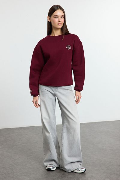 Trendyol Collection Burgunderfarbenes, besticktes, dickes Strick-Sweatshirt aus Fleece – reguläre Passform TWOAW25SW00176