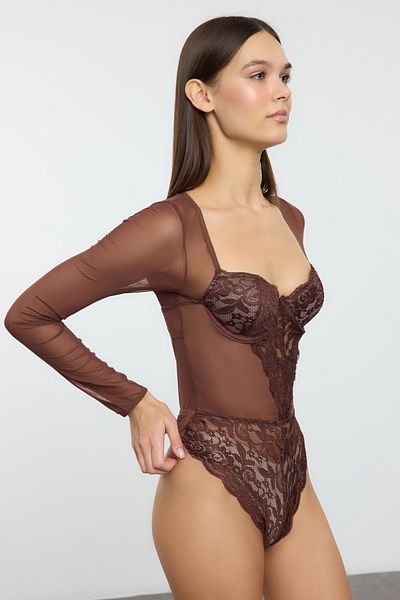 Trendyol Collection Cut-Out-Body mit brauner Spitze – THMAW25BD00003