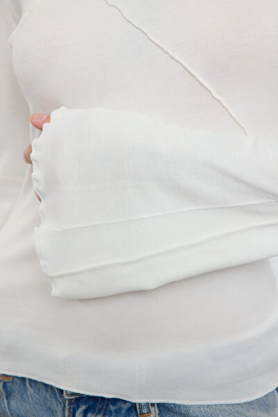 Kolekcia Trendyol Ecru rebrovaný detail vypasovaná/vypasovaná pletená blúzka so španielskym rukávom Twoaw25Bz00244