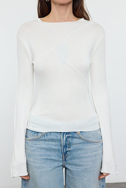 Kolekcia Trendyol Ecru rebrovaný detail vypasovaná/vypasovaná pletená blúzka so španielskym rukávom Twoaw25Bz00244
