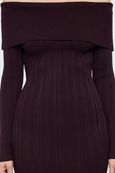 Trendyol Collection Sukienka midi z dzianiny Plum Basic Carmen Collar Twoaw25El00033