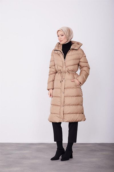 Armine Ватирано палто в цвят камила - модел 23kd6407