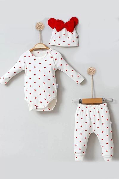 nedo7 3-Piece Baby Girl Set with Heart Patterned Hat