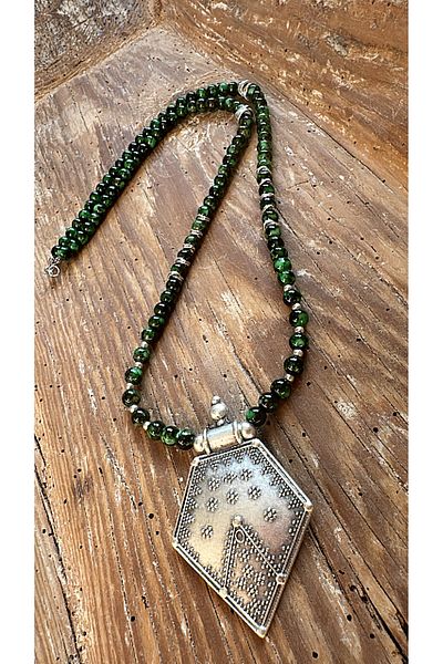 by özllem Long Design Motif Prism Necklace