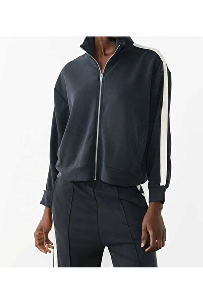 NEVEGE BUTİK سويت شيرت نسائي ملون مع تفاصيل مخططة وأكمام بسحاب