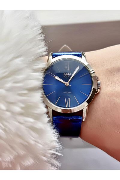 Q&Q Roman Numeral Minimal Leather Band Women's Wristwatch