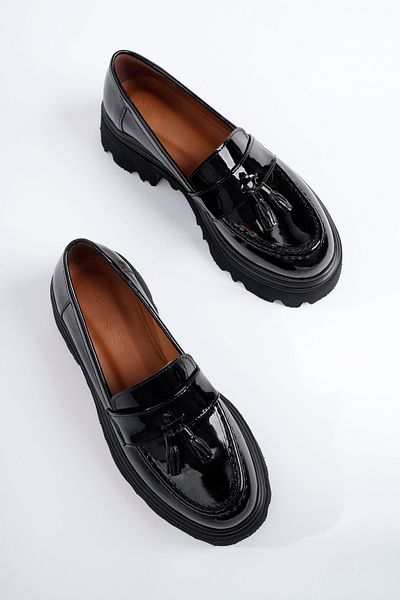 MARSHETTA Черни лачени дамски мокасини с пискюли модел Class