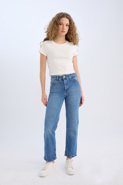 DeFacto Comfort Straight High Waist Knöchellange, waschbare Jeanshose E3412axns